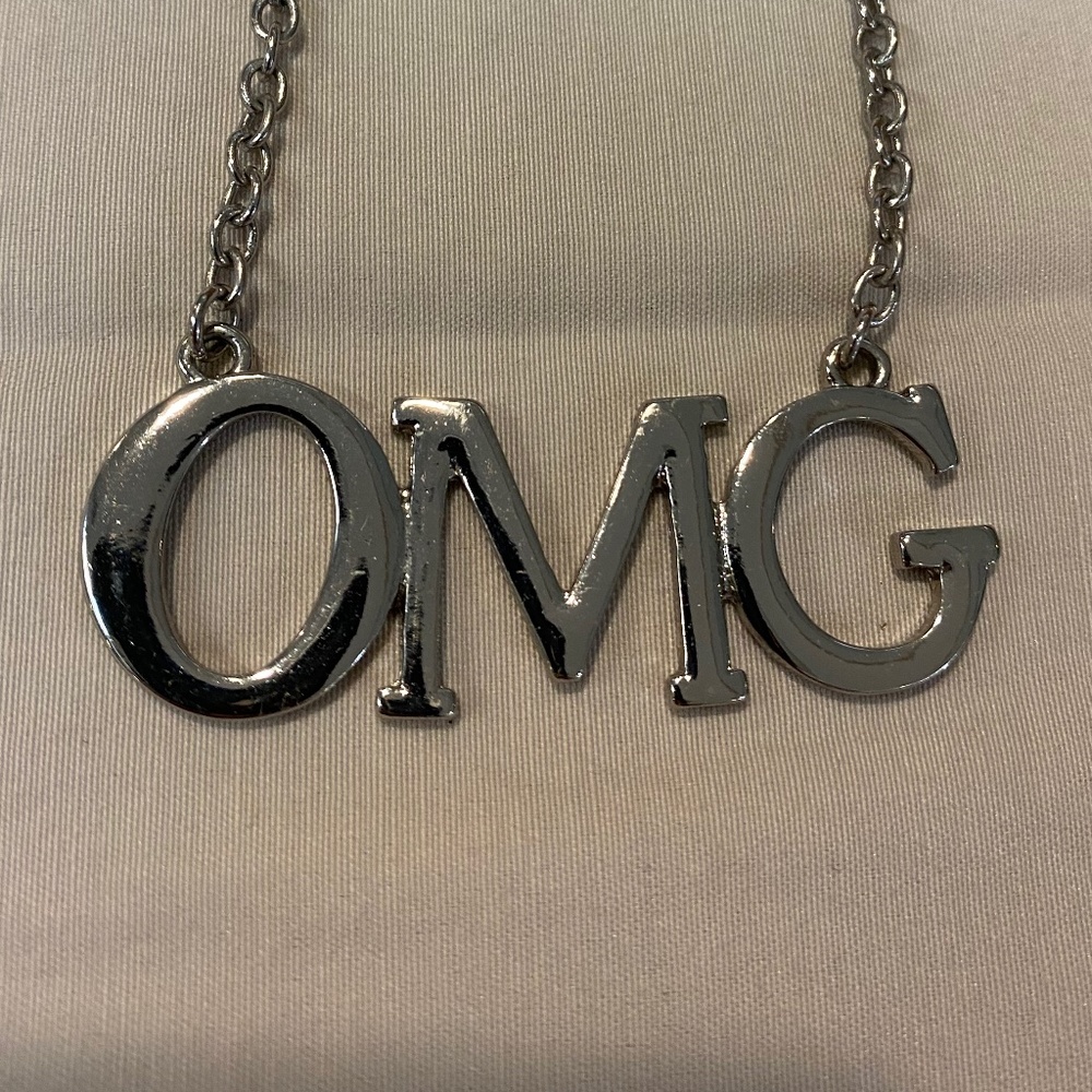 OMG PENDANT NECKLACE - Picture 3 of 3
